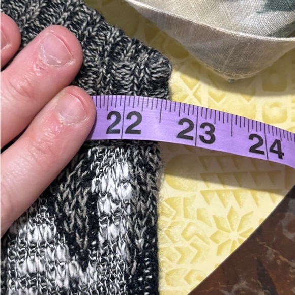 Vintage Men's Black and Gray Argyle Vest - Picture 7 of 8